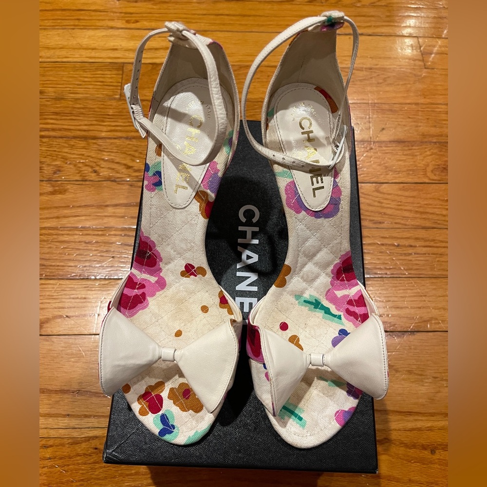 Chanel Cream and Pink Bow Sandals